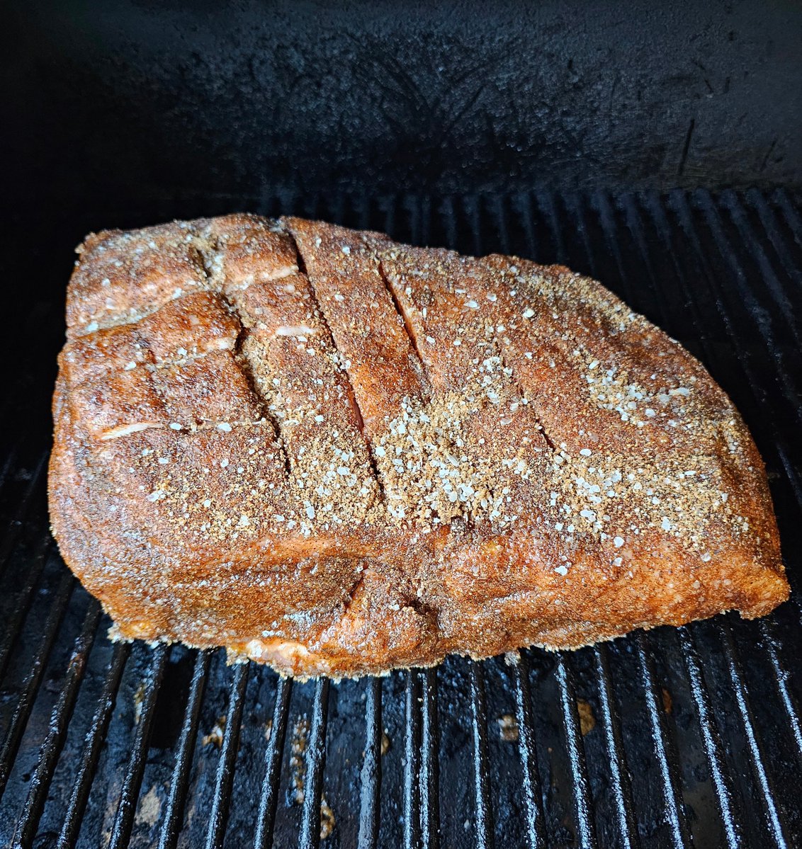 Riley13842's tweet photo. Yes I gave it a good slap before I seasoned and put it on the smoker this morning. 🤠🔥🍻🇺🇲✌️🙏
#pulledpork #bbq #porkbutt https://t.co/1OZIBqQCjH