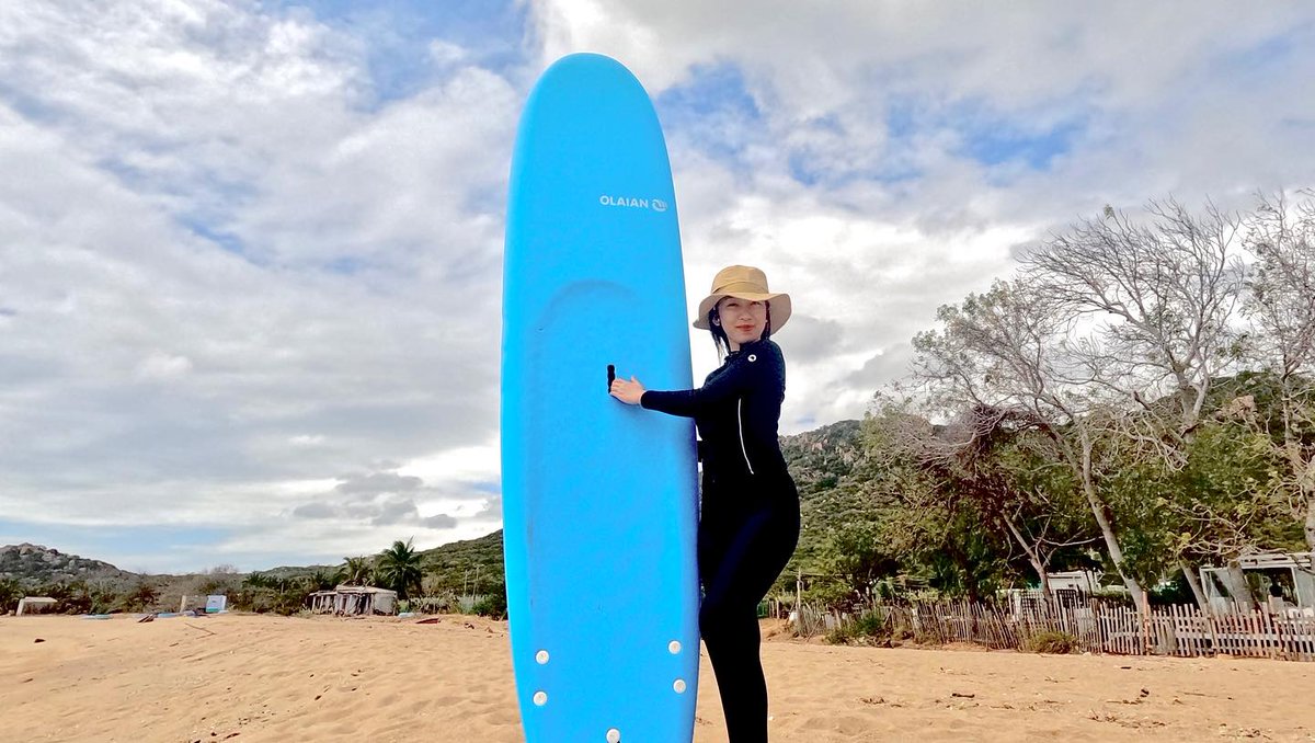 MicaCrespo1's tweet photo. Grace hit the board for her first surf session. An exciting way to start the new year. Message us for Surftrip details and book your ride: 0338634119 https://t.co/4uIuDGvhTR