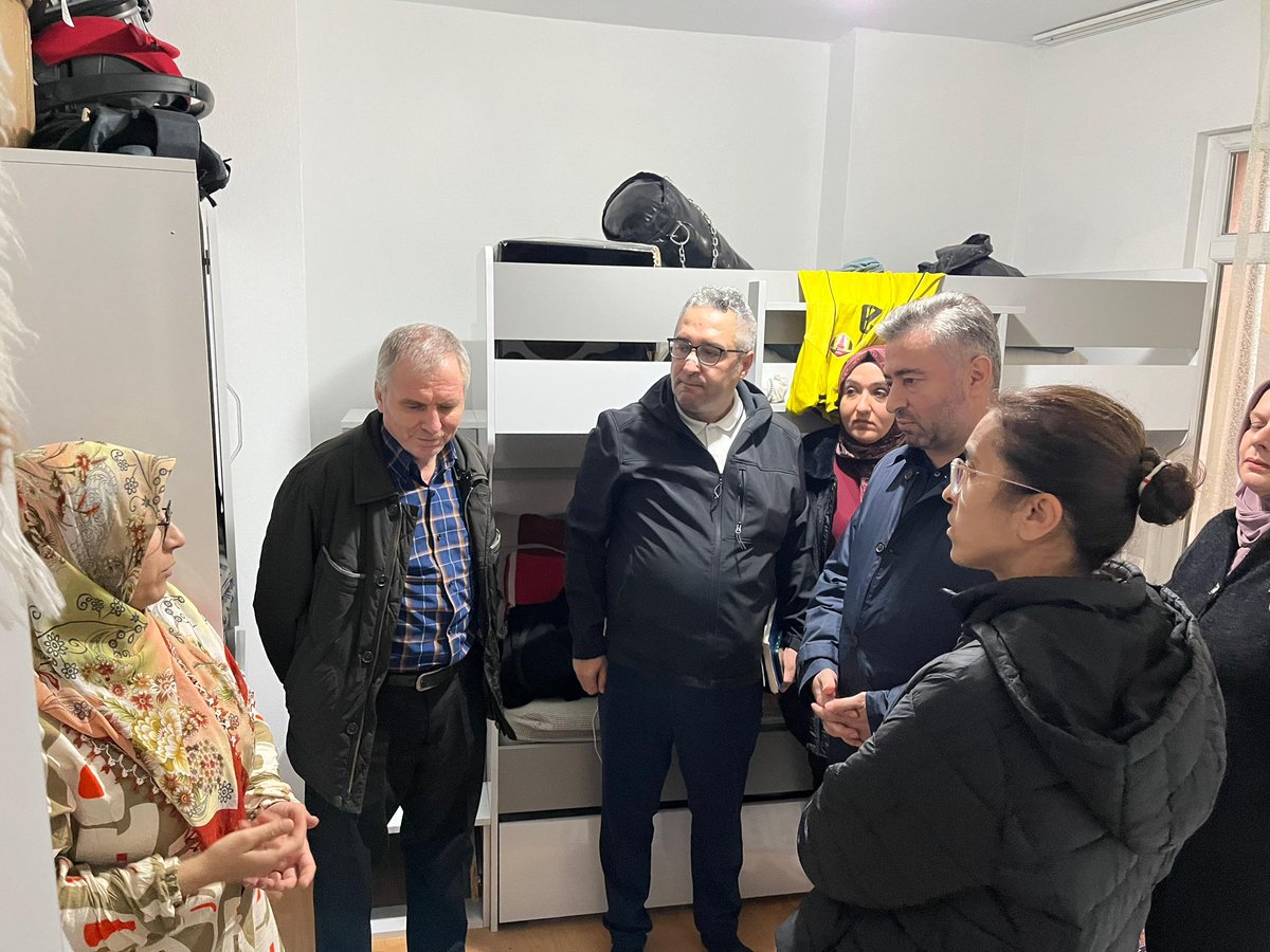 akkagithane's tweet photo. İlçemizde yaşanan sağanak yağışların ardından selden etkilenen hemşehrilerimizi teşkilatımızla birlikte ziyaret ederek geçmiş olsun dileklerimizi ilettik; sıkıntılarını, ihtiyaçlarını ve taleplerini yerinde dinledik.

Dün olduğu gibi bugün de sahadayız, hemşehrilerimizin yanındayız. 

Devletimizin güçlü iradesi, ilgili kurumlarımızın gayreti ve milletimizin eşsiz dayanışma ruhuyla yaralarımızı saracak, hiçbir vatandaşımızı yalnız bırakmayacağız.

@erkanyildirim76 @abdullahozdemir @akpartiistanbul