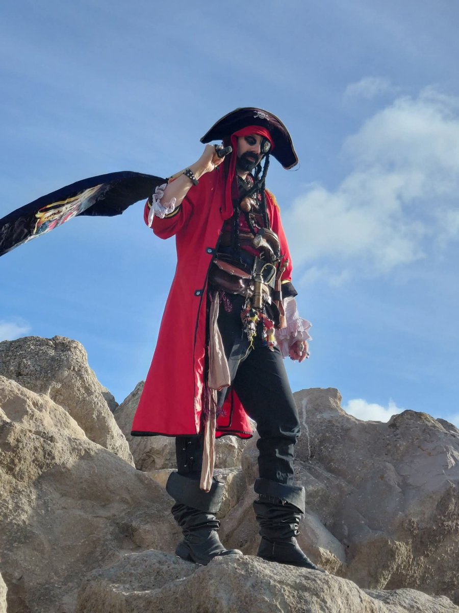 CrazyDisguise's tweet photo. #crazycaptain #reallifePirates #pirates #thelivingseadogofkent #thecrazyMakkacrew #thecrazycrew #crazycaptainashley #piratelife4me  #kentlife #kentbusiness #kentuk #kent #pirateflag #flag #flagpole #hoistthecolors #smallbusiness  #smallbusinesssupport #smallbusinessowner https://t.co/A81VLuN0Ed