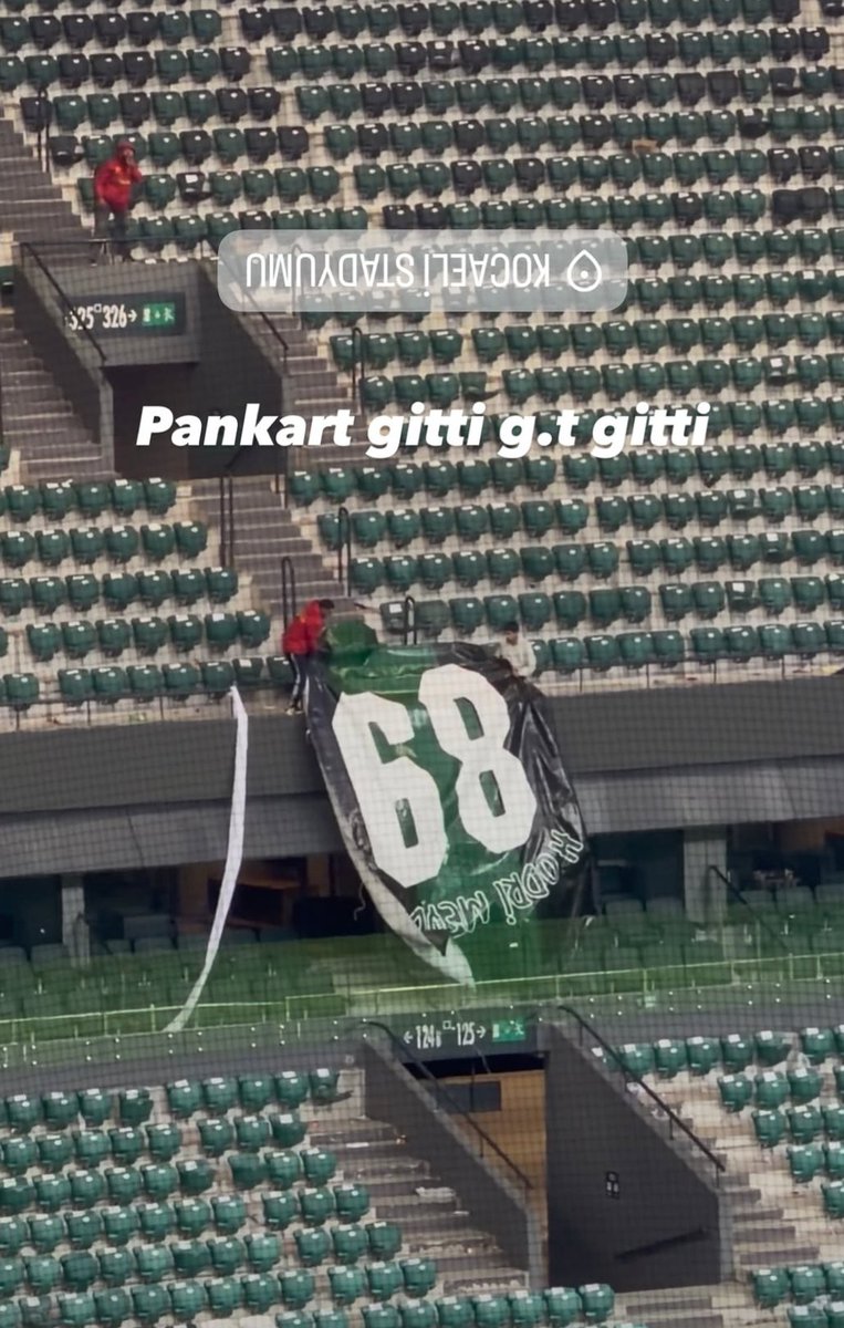 mustafakrrgc35's tweet photo. Kendi stadında pankartı ters açılanlar parmak kaldırsın 😂 @hodrimeydan https://t.co/GQy34jPpvr