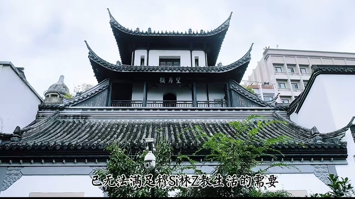 CHARqiu260808's tweet photo. @BegoaLopezalon2 @JaviRodrigo11 这是某些改造之前和改造之后的对比，主要是维护中国传统建筑文化和建筑统一美观。对于宗教本身不干涉，中共对于宗教的态度是不支持、不反对，只要不影响国家和社会安全人们有宗教信仰自由。 https://t.co/dBwzsxvLBD