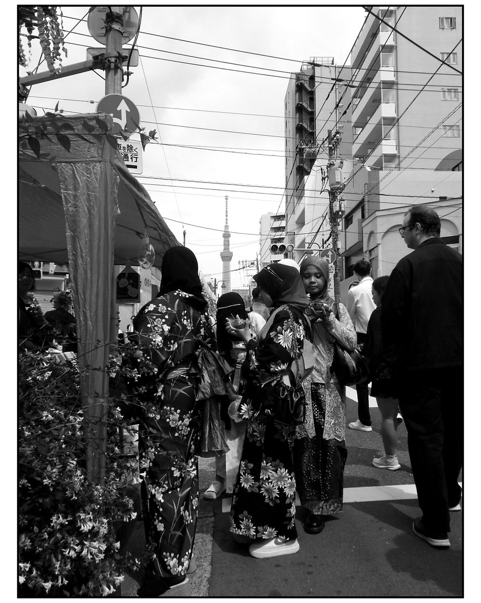 paco_mjp's tweet photo. 2026/07/04 浅草
pentax wg8
#streetsnap #roadside #blackandwhitephotography
#浅草 #asakusa #sony #sonyalpha #pentax #pentaxgram #street #streetphotography #road #roadsidephotography #monochrome #blackandwhite #bnw #bnwphotography https://t.co/8u2CRxsfqs