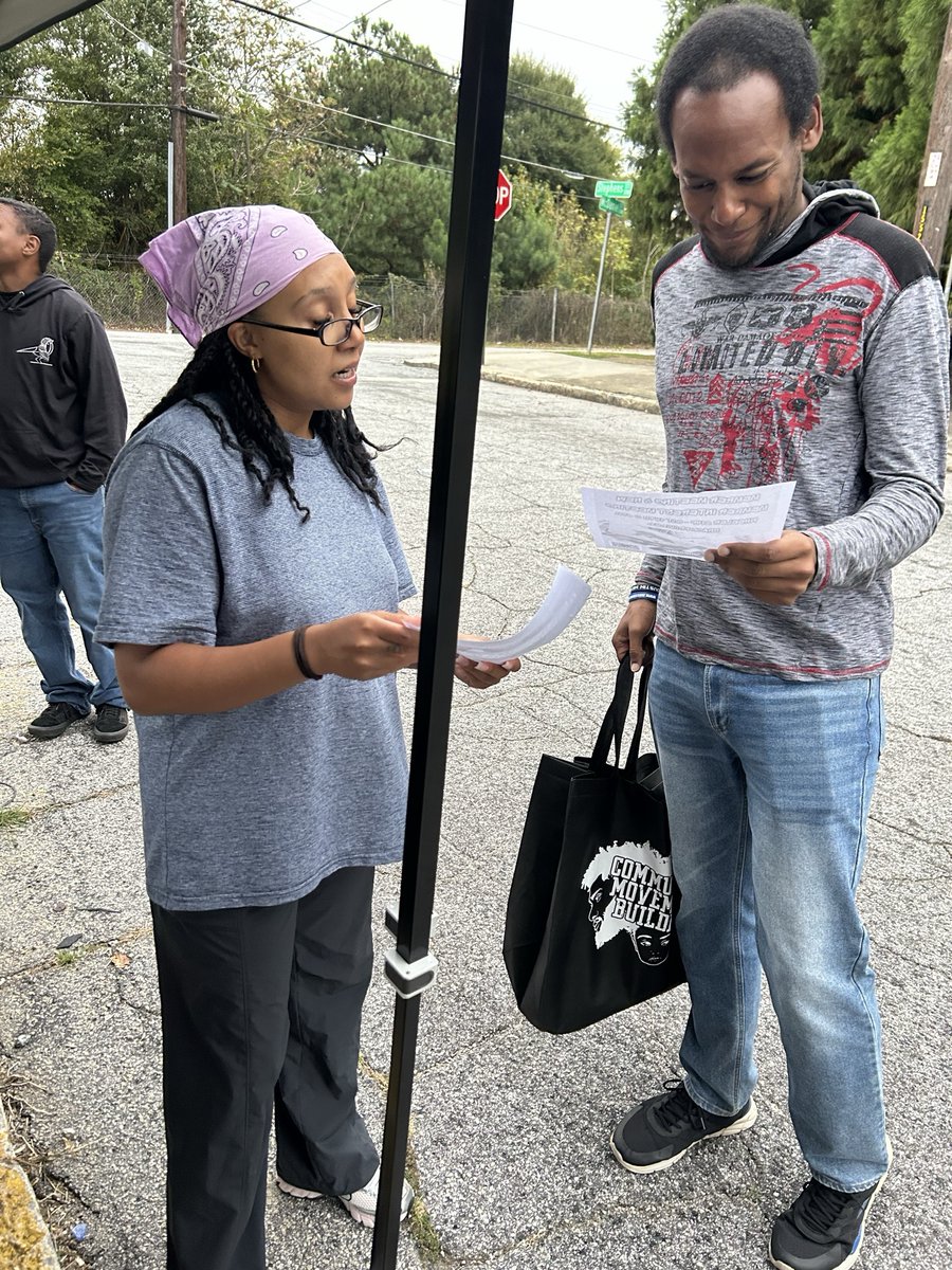 CommunityMvt's tweet photo. CMB Atlanta Survival Program is out with the people. every other week 40 bags of groceries, medical support, political education, games for kids, Support those who support the community https://t.co/PwzyO1P7LG
