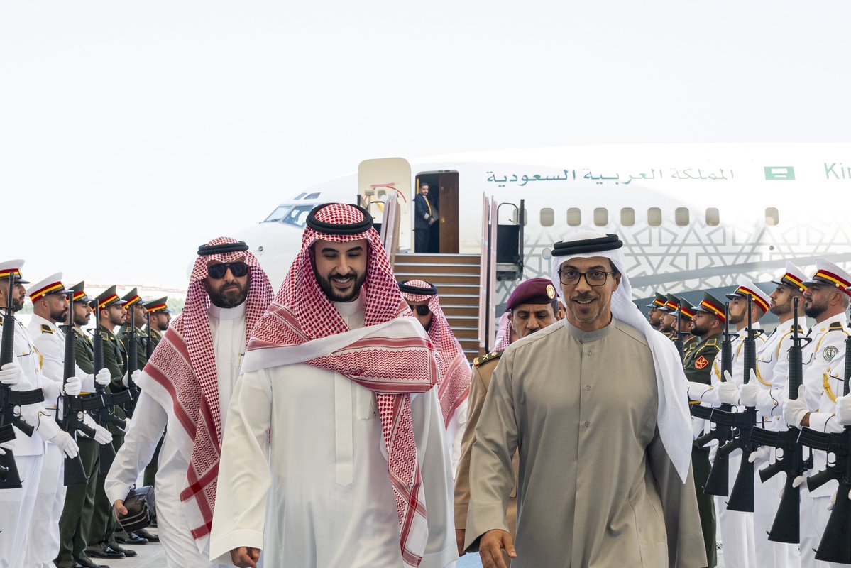 3mr_HL's tweet photo. حي الله نورت دارنا ❤️
الله يديمكم ولا يفرق جمعكم 🇦🇪🇸🇦 https://t.co/nAtV8om64V