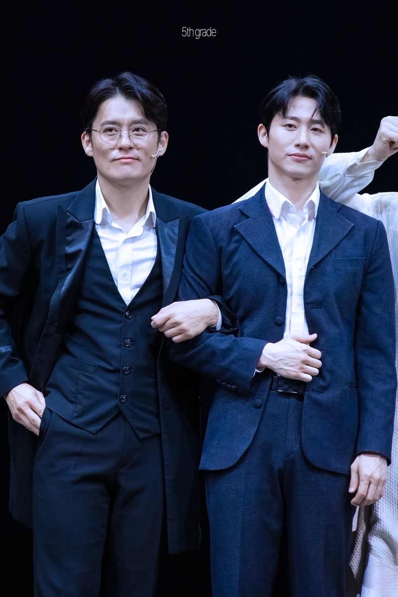 5thyearsyndrome's tweet photo. 261018 곤 투모로우 혜공

두 분 사이 조으신 거 진짜 축하드립니다 

#최재웅 #신성민 https://t.co/MLI7GuTkjY