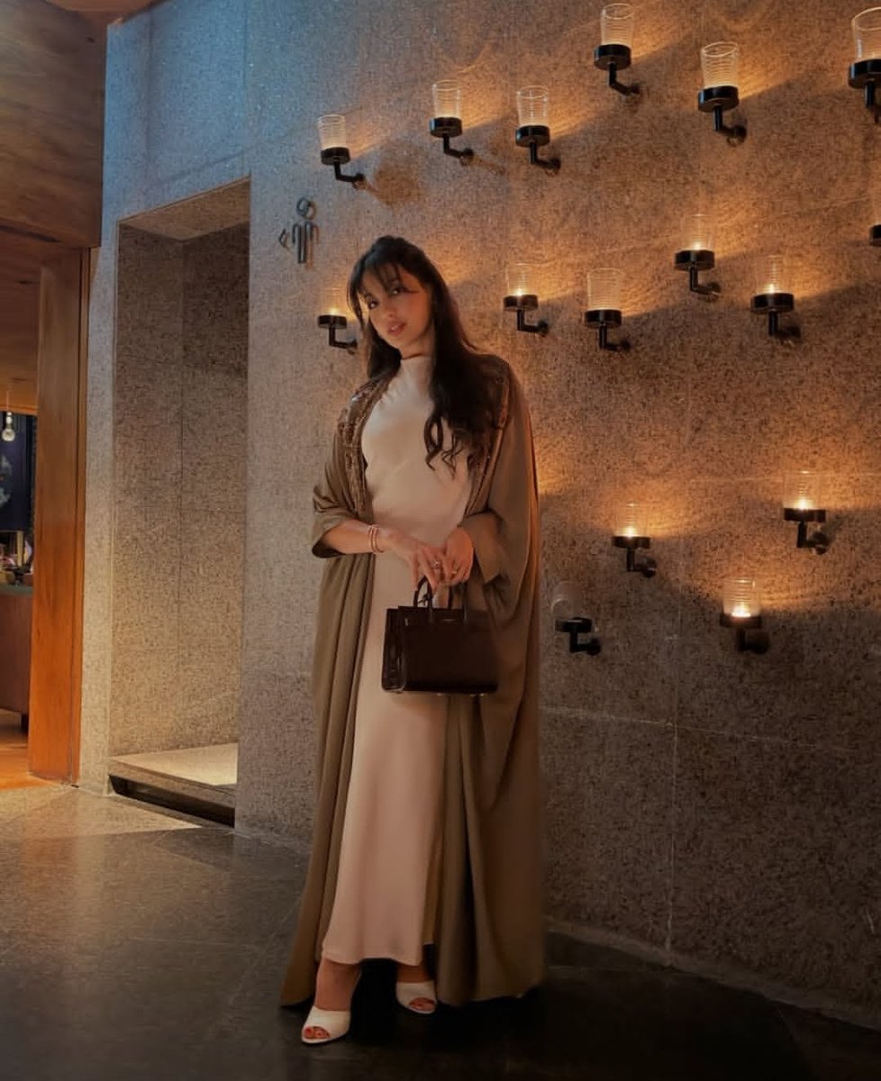 Icon_cave's tweet photo. Nora night out https://t.co/VMPDqK5csQ