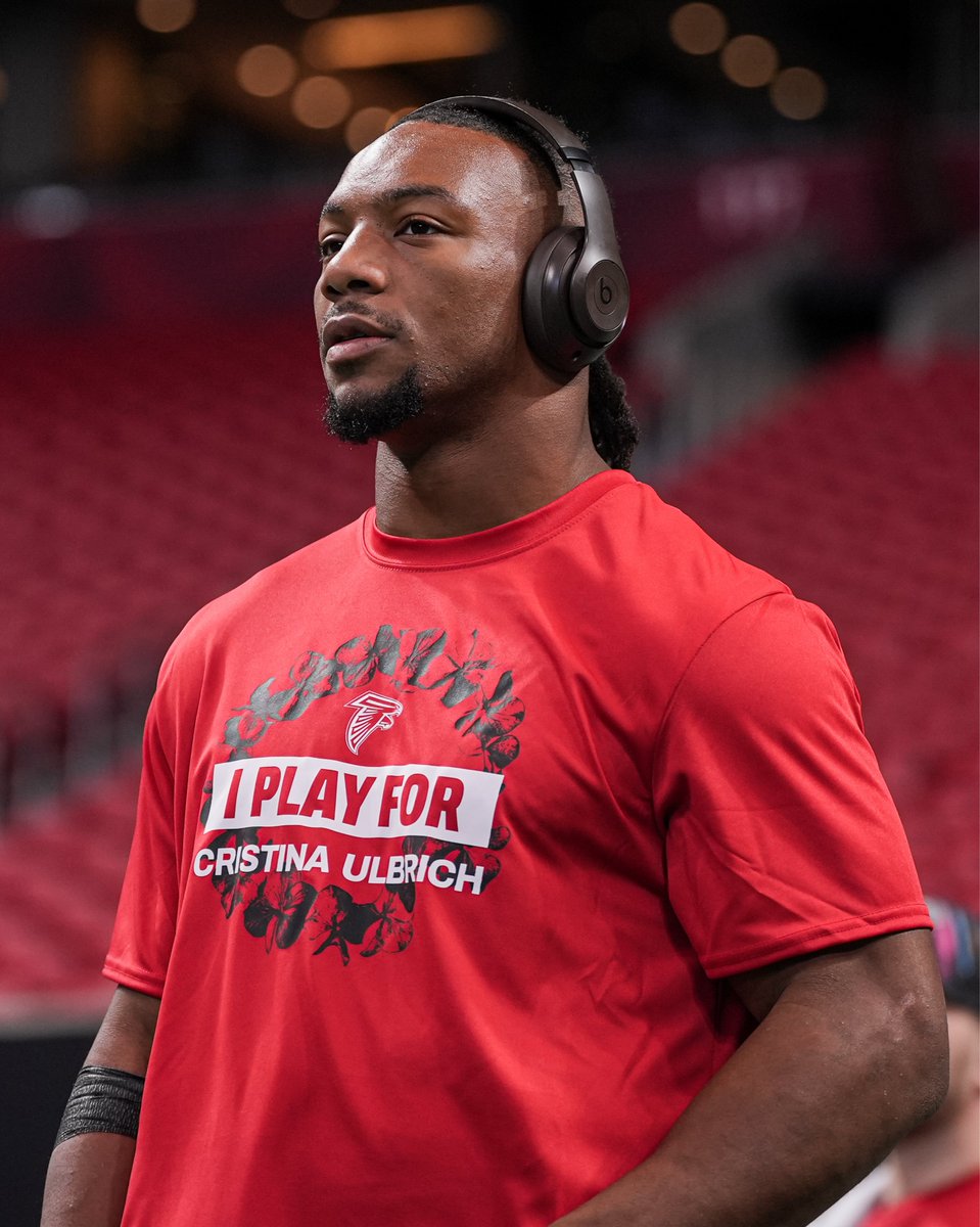 AtlantaFalcons's tweet photo. We play for Cristina Ulbrich 🩷 https://t.co/2Mvpi2UECv