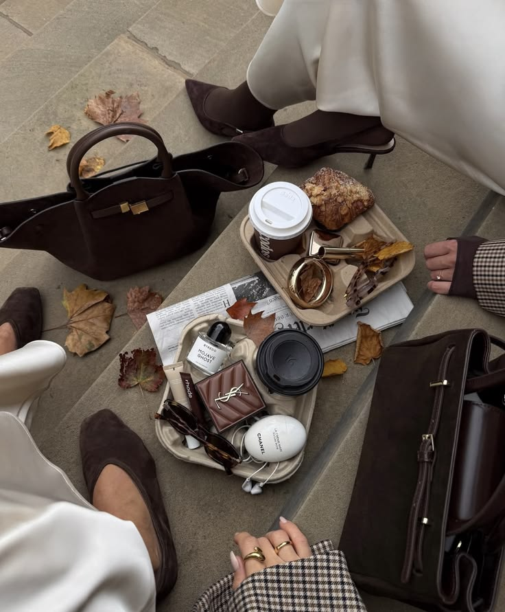 liIacdaisy's tweet photo. fall essentials https://t.co/ljdGomGlVt