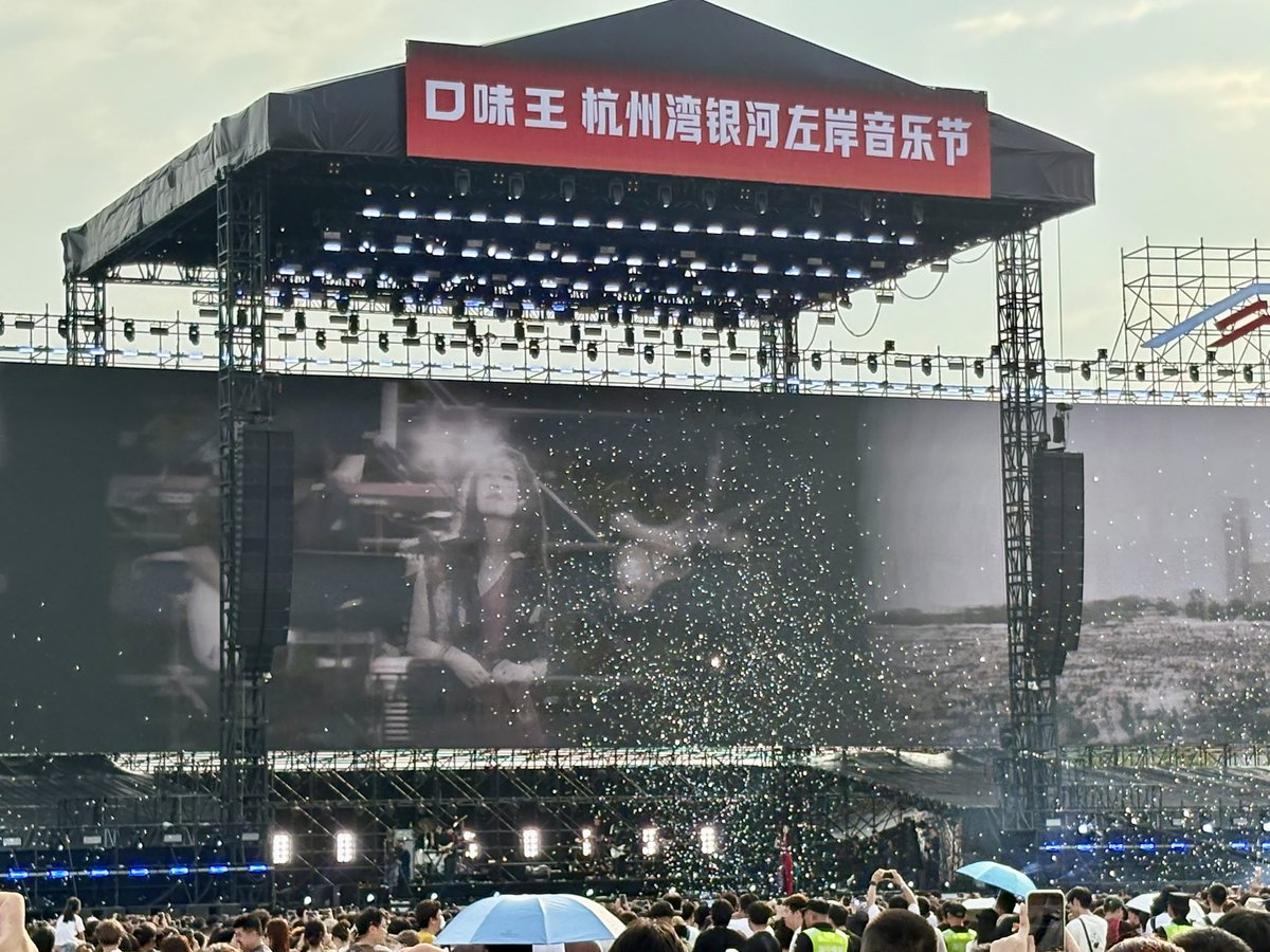 water002478's tweet photo. 一个月没听cqz的现场已经开始怀念 https://t.co/BxcaGESLvN