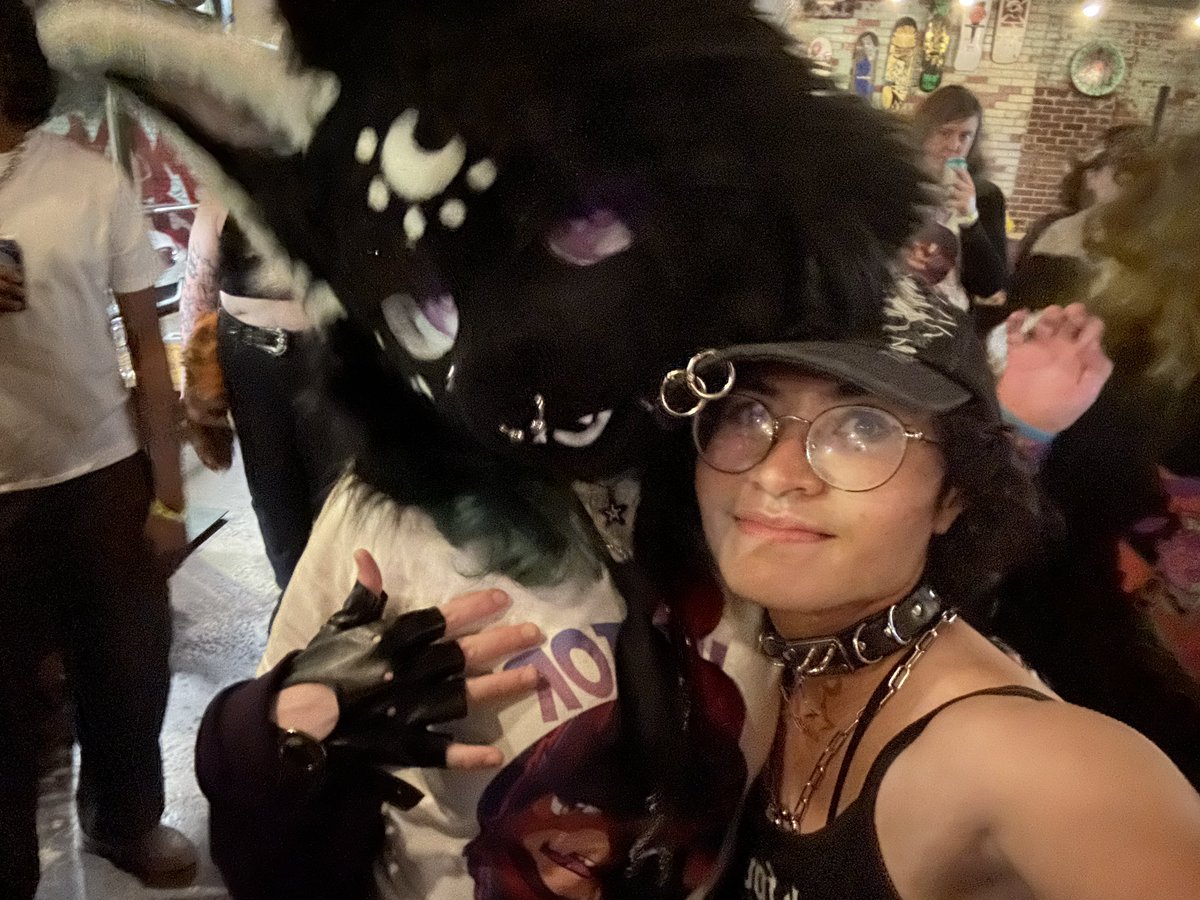 HowlHuskyX3's tweet photo. I had a lot of fun with my friends at Unit E and I got to see so many amazing performers live! I’m so happy! ૮ฅ ˶>ﻌ<˶ აฅ https://t.co/biodUGnOEo