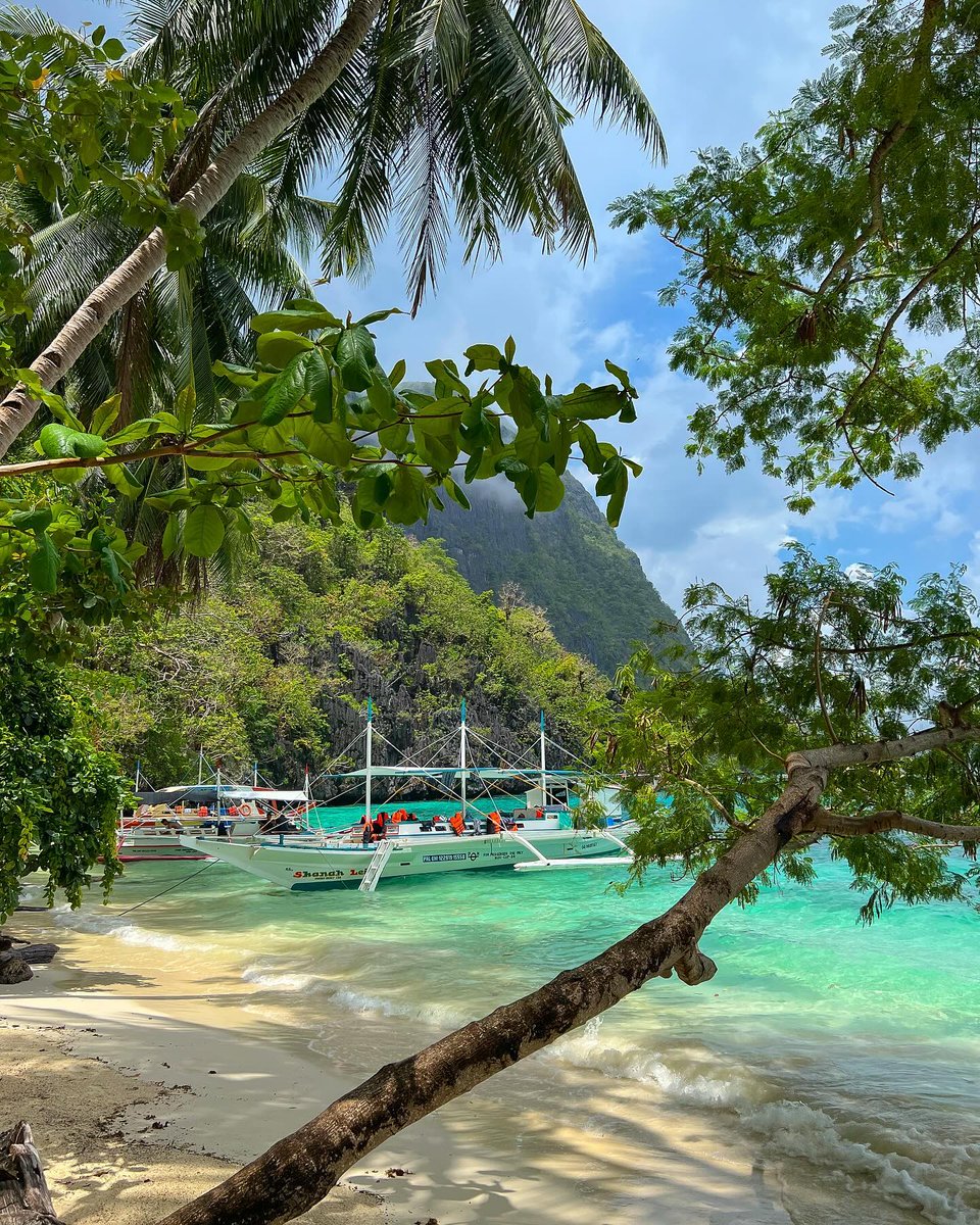 urworldmyworld's tweet photo. When should you visit the Philippines? For the best weather, aim for March or April. Expect hot, sunny days, with occasional quick showers. We visited in May and still had an amazing trip despite some rain and a brief typhoon delay in Siquijor. https://t.co/AwgVuaBfCh