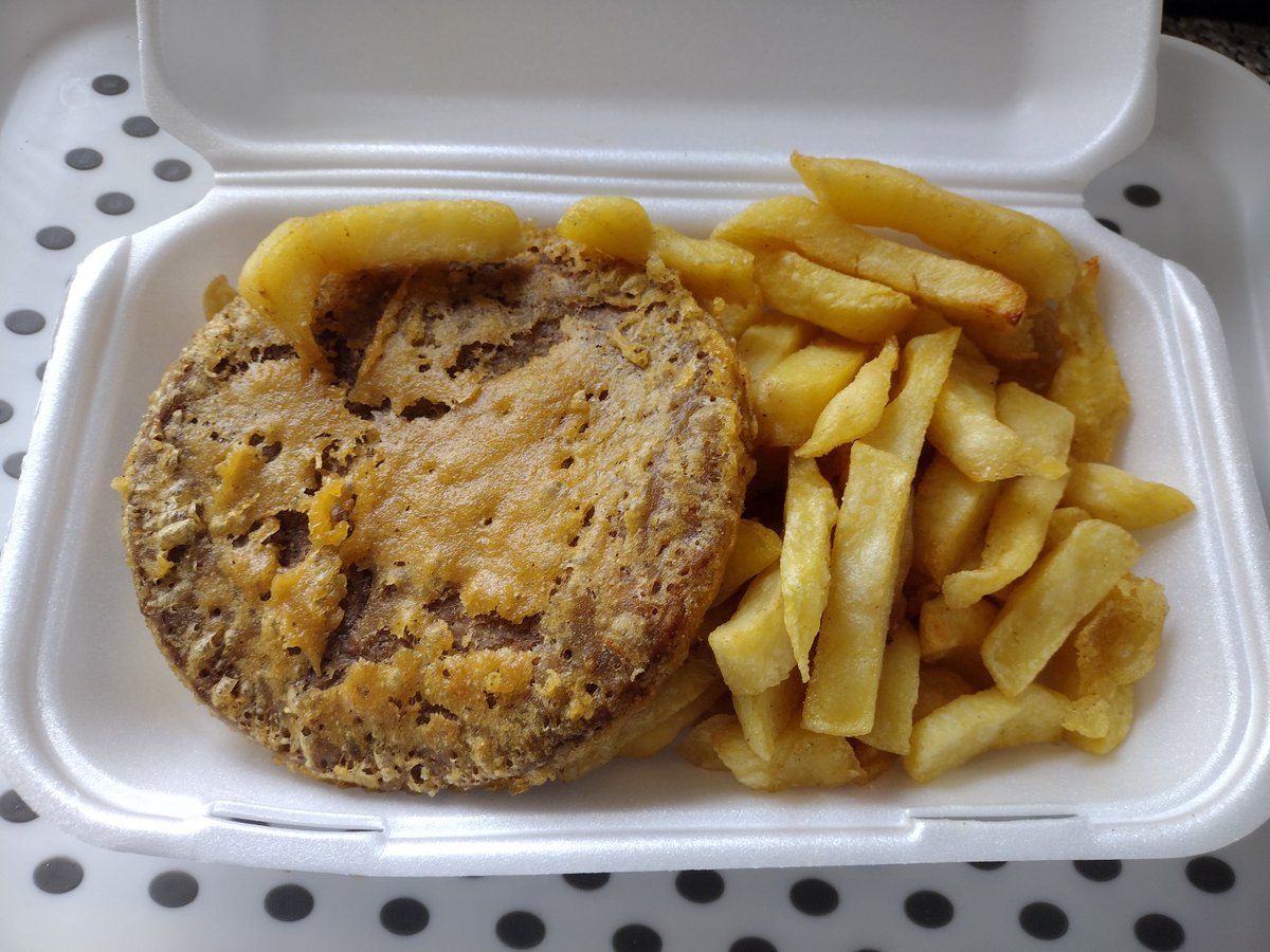 jimblimey's tweet photo. New chippy opened recently nearby, spotted battered beef burger on the menu and had to give it a try. Expected more batter but glad there wasnt - I'm getting too old to be a pig 😆 https://t.co/zcHGm3e9sd