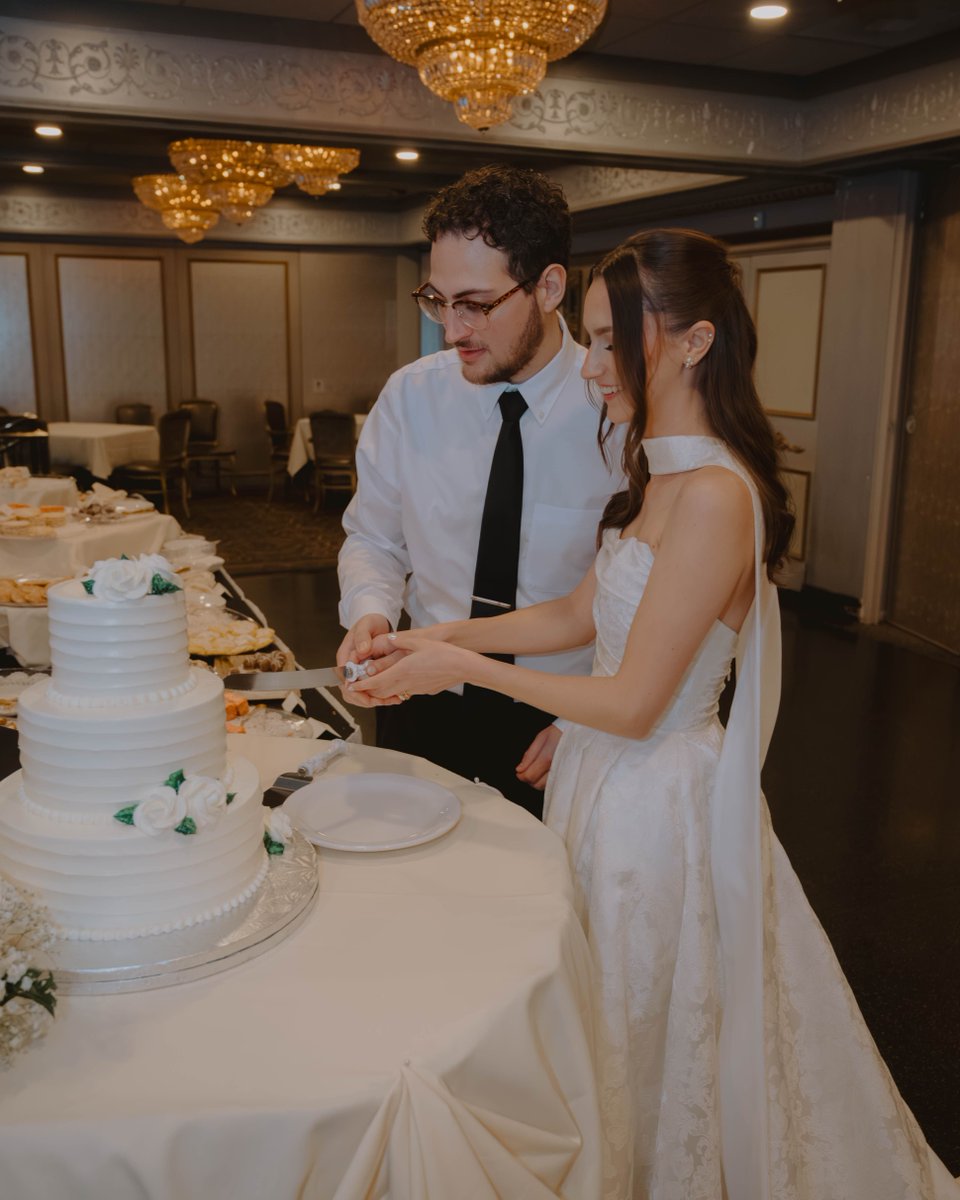 1LECOM's tweet photo. The largest benefit of LECOM Seton Hill's curriculum was having an allotted vacation month in which I had enough time to study for board exams, which will benefit me greatly in the residency match. I also had enough time to finalize wedding plans and get married! - Geno Petrarca https://t.co/kSBRm355XA