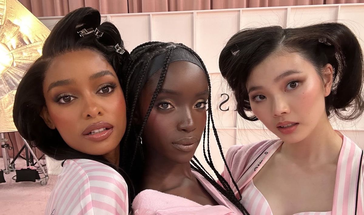 lapafaits's tweet photo. happy victoria's secret fashion show day my dolls! ♡🪽 https://t.co/t3uIxvYy36
