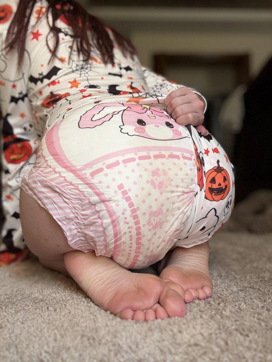 RoseUwU01's tweet photo. Daddy @TrewhittWi21598 made me make stickies in my diapee when I challenged him....
#wankbattles #wankchat 
(Not me in pic, not feeling cute enough to post me today) https://t.co/Iq4lhl3aoa