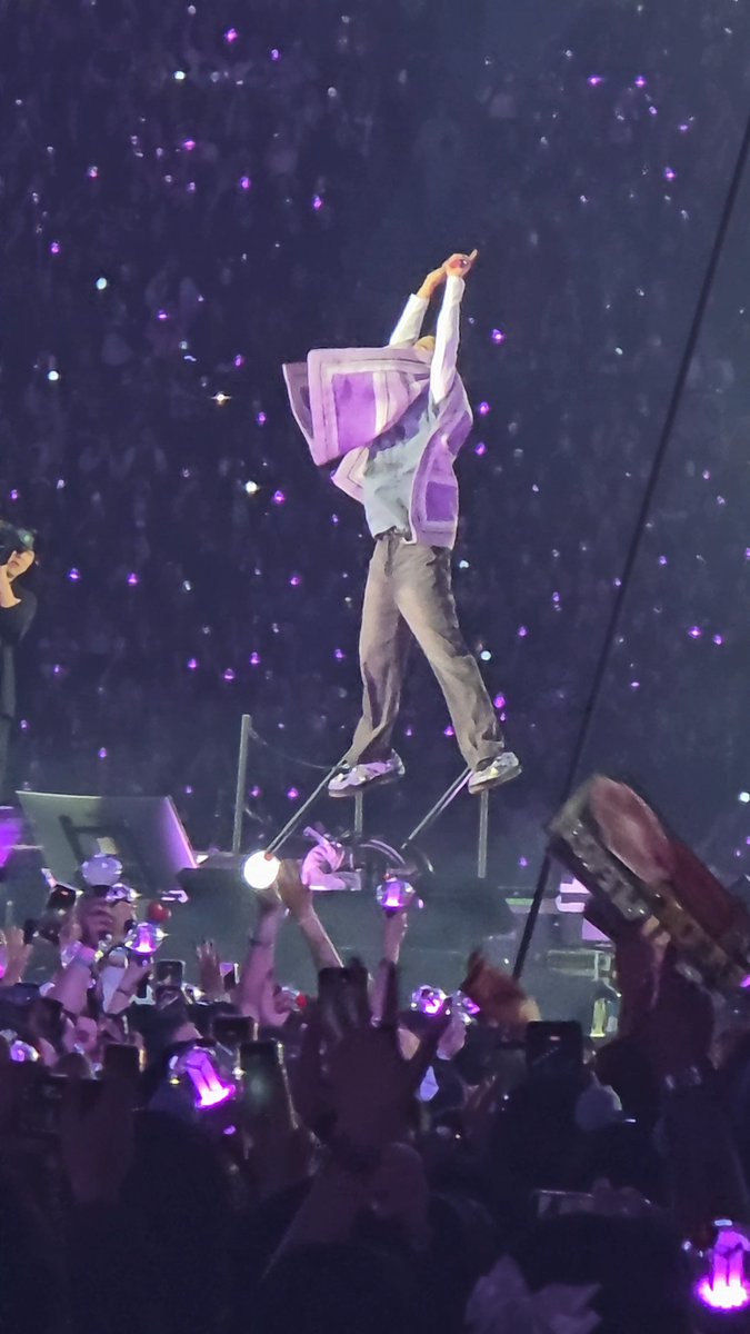 minyngshy's tweet photo. Jin haciendo el proyecto de fya en jump dksñsñ https://t.co/xHsd4ed37c
