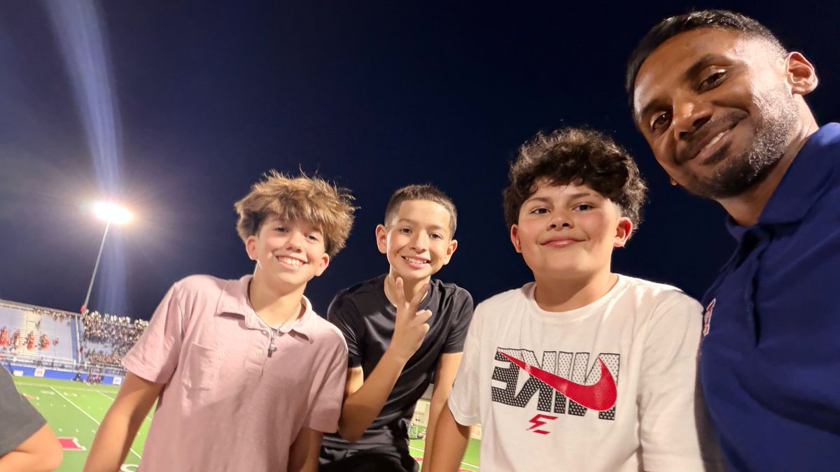 GeorgetownISD's tweet photo. Selfie Sunday (with the Superintendent) 📸 📸 📸 https://t.co/ECYDWYpP4y