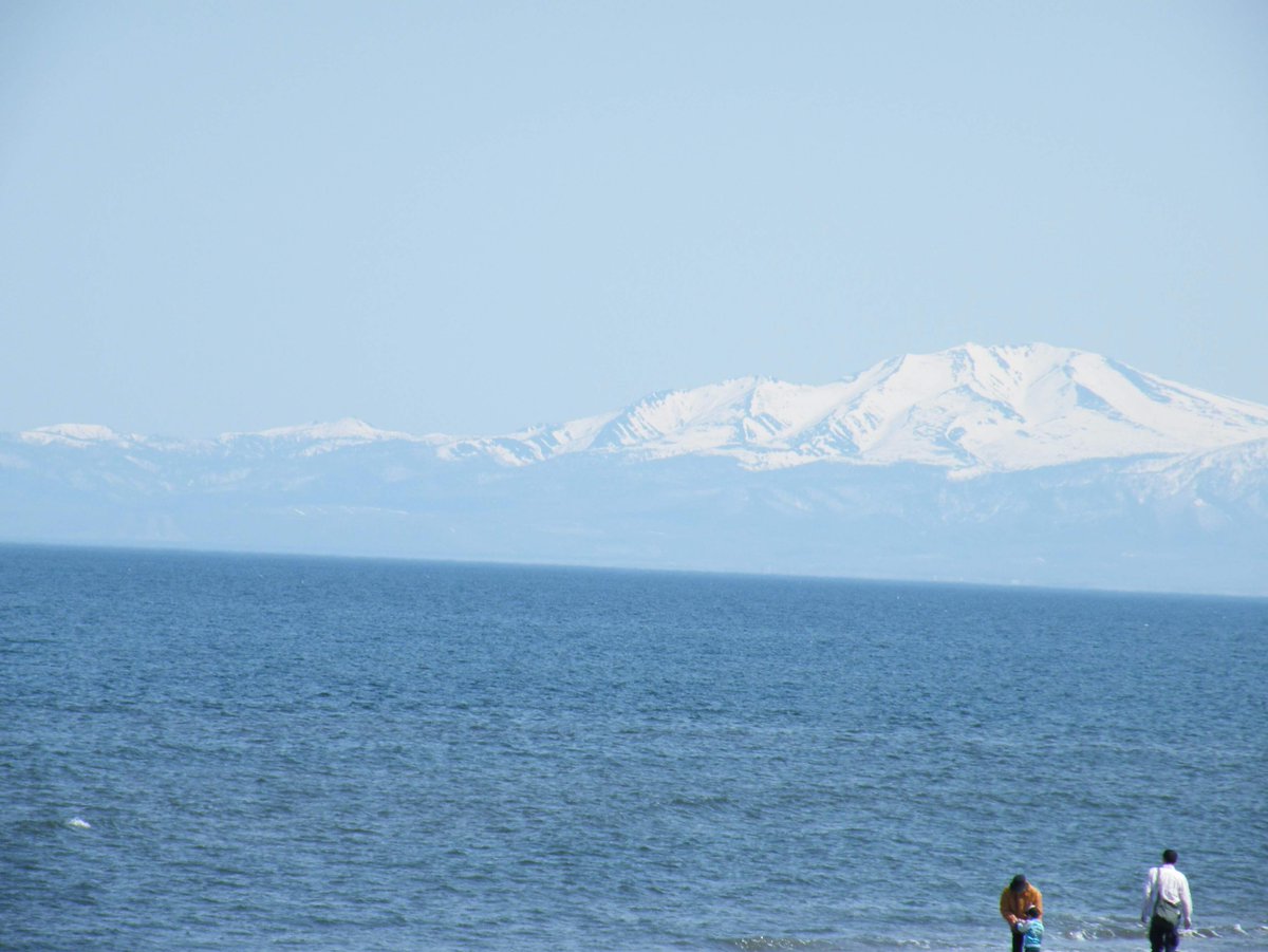 kloshlayer's tweet photo. 病気療養中だった頃、両親が北海道へ連れて行ってくれた。そこで見た空と海は、北国らしく透き通るように美しかった。 https://t.co/n4vBpsxgr5