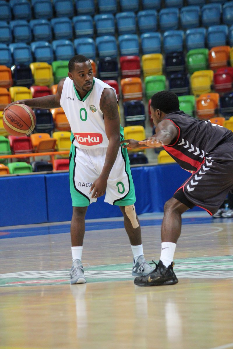 Konyabasket's tweet photo. 2015-2016 sezonunda Konyaspor forması giyen Tyrone Brazelton, parasını alamadığı gerekçesiyle bizlere yazdı.
Üstüne de küfür etti. 

Oe evladı benimle ne alakası var. Kulüp kapanalı 10 yılı geçti. 
Akşam akşam sinirlendirdi. https://t.co/WFwOYRmIPK