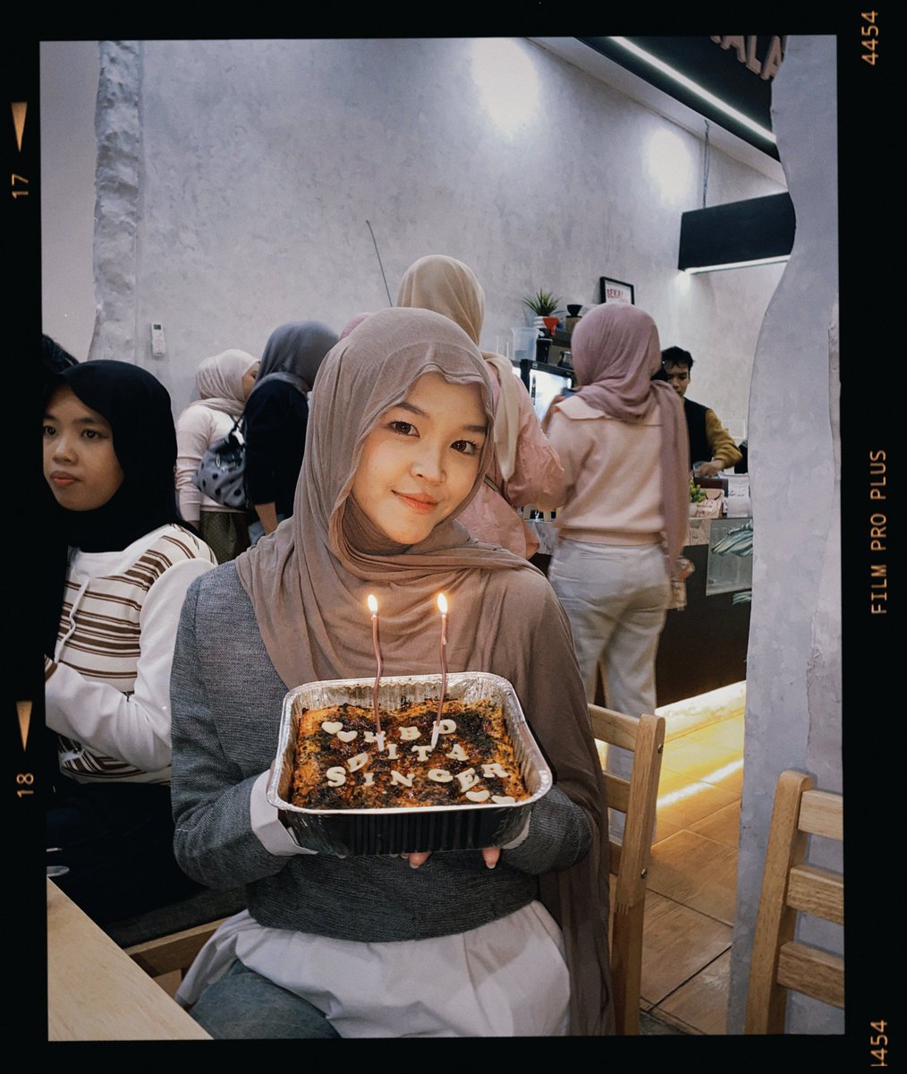 avvdaisy's tweet photo. semua aku di rayakan💗 https://t.co/8KYuOg0HGr