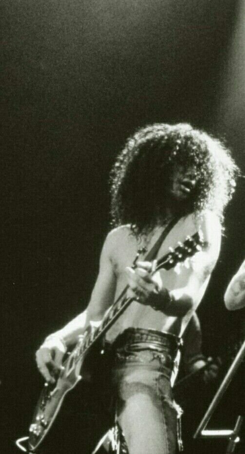 itslivvx's tweet photo. im gonna copy seb and also ask x 
is there any oasistwt people who like guns n roses 
specifically these members 🤤🤤🤤 https://t.co/6crFDNfPkR