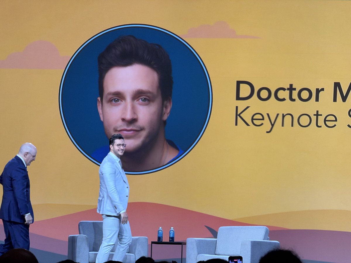 Khinwathan's tweet photo. Keynote Speaker @RealDoctorMike at @accpchest 
Great Talk &amp; Awesome speech !
-Human Connection
-AI and Medicine
Can Ai replace physicians? 
Can Ai give human connection or better clinical judgment?

#CHEST2026
#CHESTSoMe https://t.co/uJI1KeRRgo