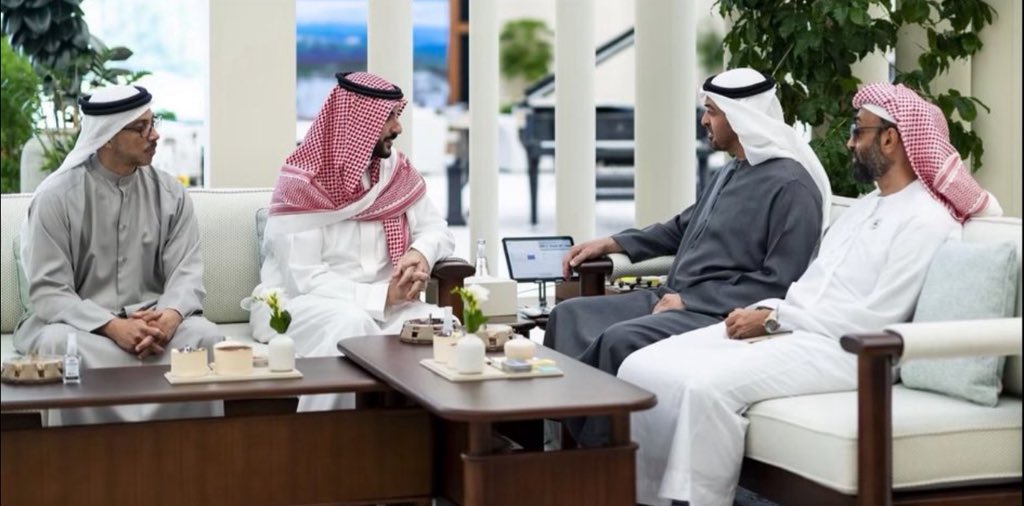 a33_QTR's tweet photo. صورة موجعة جداً لأصحاب الفتن.
الله يديم المحبة 🇸🇦🤍🇦🇪 https://t.co/p18kzCqY4f