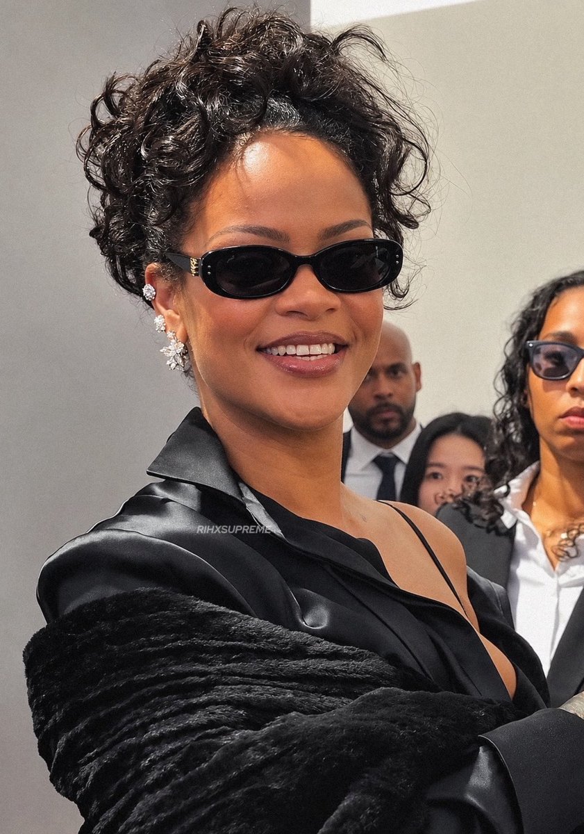 Zora_heaven's tweet photo. Rihanna is so gorgeous https://t.co/qrSg6sV0Cg