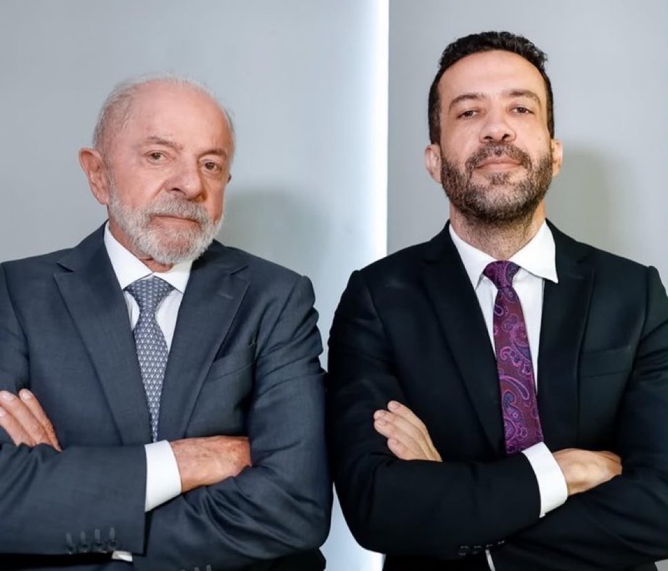KriskaCarvalho's tweet photo. Se fosse o Lula, levaria o Janones só pra tumultuar o debate! https://t.co/zFrUB4hwuD