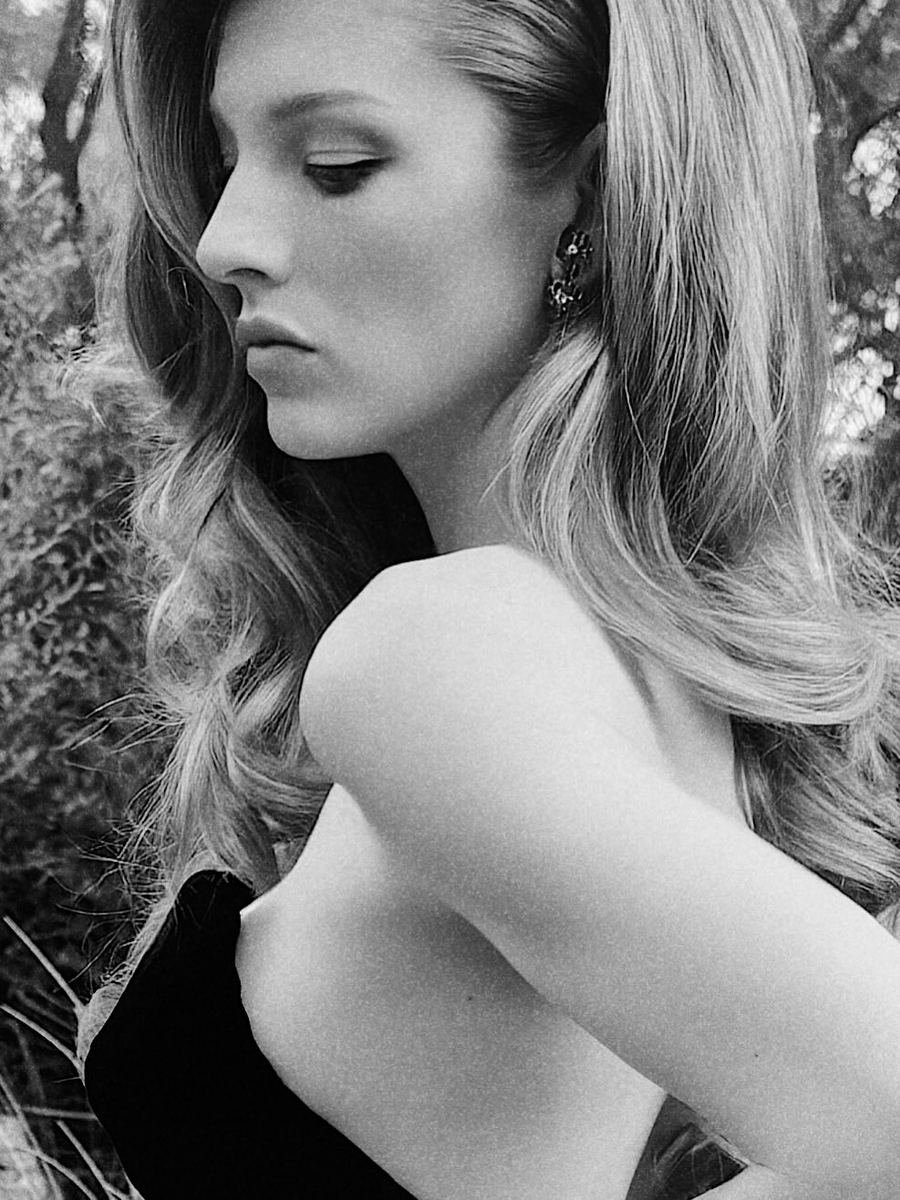 TheCinesthetic's tweet photo. Hunter Schafer photographed by Owen Gould for the Academy Museum Gala 📸 https://t.co/oJItvKbq9y