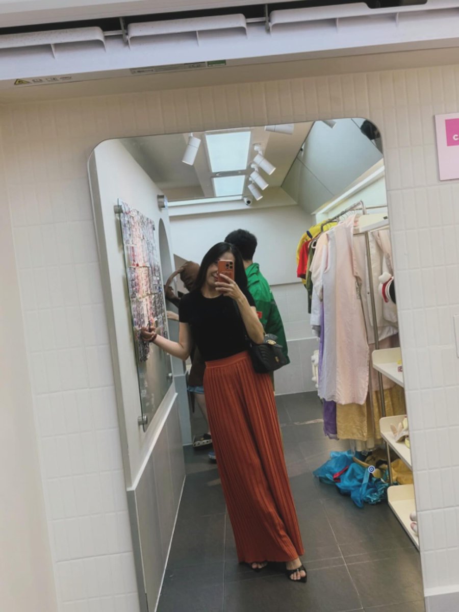 onluersen's tweet photo. Ngoài trời đang mưa, mọi thứ bỗng chậm lại. https://t.co/OJV4d4cRBx