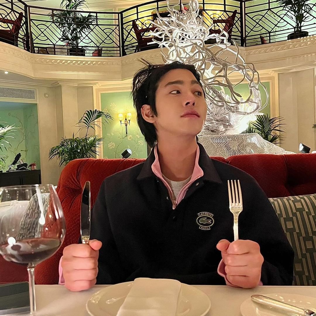 a_hyoseop's tweet photo. Enjoying delicious food and allowing ourselves to sink into tranquility. Enjoying each passing second without rushing. https://t.co/v7dJd9b2ay