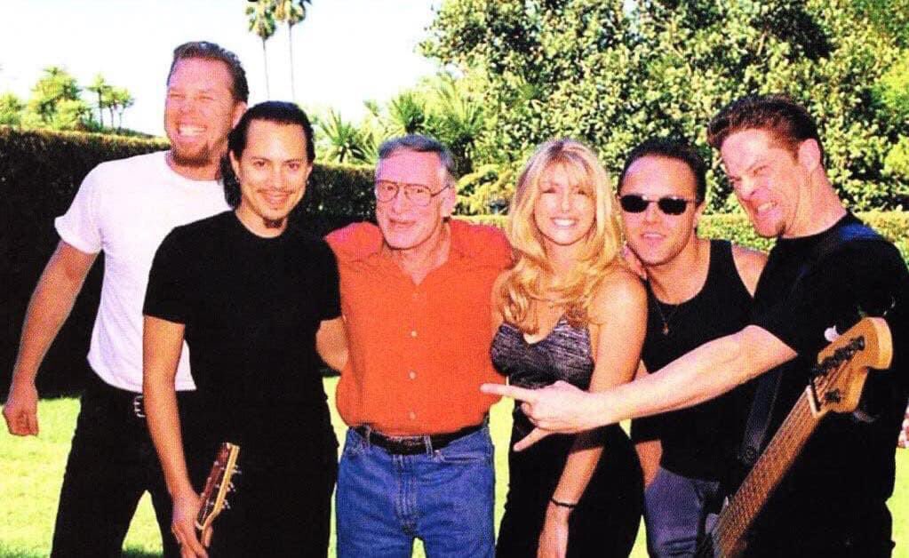 MetSince1981's tweet photo. #UnDíaComoHoy…
📆 En 1998, un día como hoy 18 de Octubre, en Los Angeles, CA USA 🇺🇸 @Metallica es invitada y se presenta en forma privada en la “Mansión Playboy” del conocido Magnate #HughHefner.
#Metallica #MansionPlayboy #FifthMember #MetFans #MetFamily #METALLICASince1981 https://t.co/gVXZm2RfJP