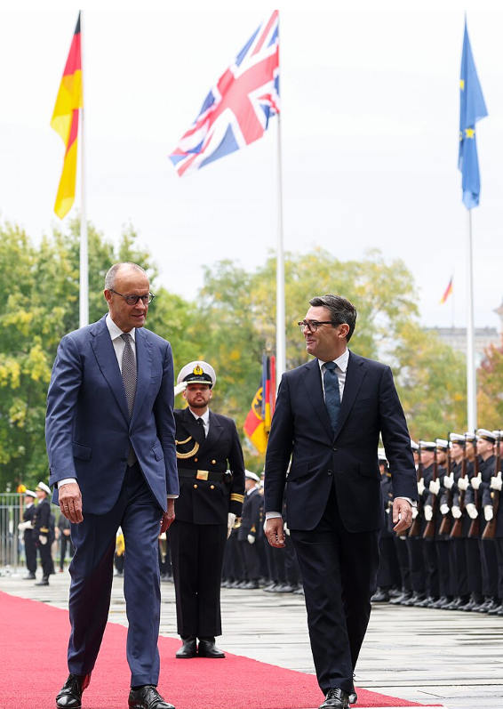 marcosagusstinn's tweet photo. 🇪🇺🇬🇧 US betrayal will be good for the EU.

The EU rejected the US–Russia deal from day one, responding with more sanctions on Russia.

We have also rejected the war in Iran and refused to support it.

The London–Brussels axis is defeating Russia, marking the beginning of an independent European era.

A fully integrated Single Market and Military Union will mark the beginning of a new Europe.

The United States of Europe.