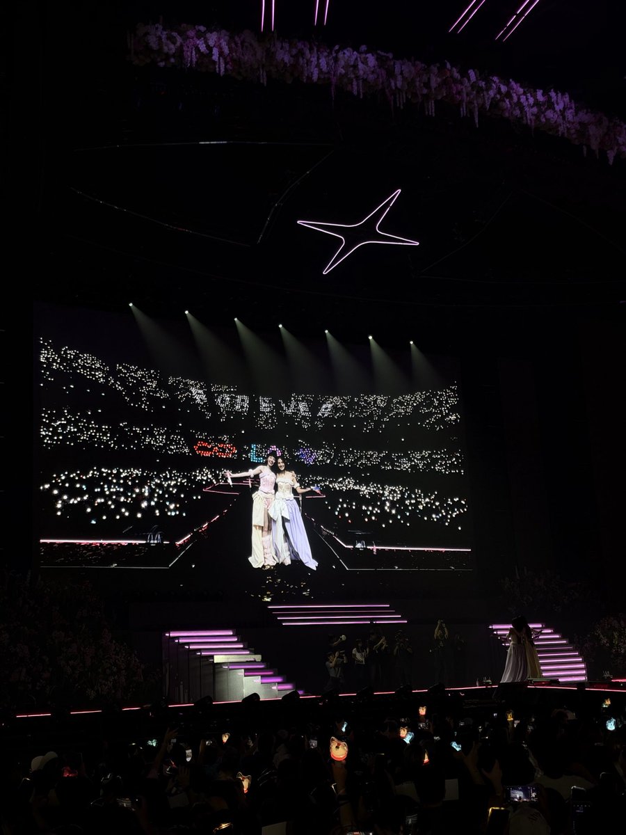 titlesitti's tweet photo. อิมแพคสองวัน ที่ Setlist ไม่เหมือนกัน เรียงโชว์ไม่เหมือนกัน เสื้อผ้าไม่เหมือนกัน

หลิงออมโคตรเก่งเลย! ภูมิใจในตัวทั้งสองคนมากๆ ดีใจที่ได้เป็นส่วนหนึ่งในคอนเสิร์ตนี้น้า🥹💖

THE WORLD BETWEEN LINGORM D2
#LingOrmBetweenUsConcertD2 https://t.co/1BYvNq6nM6