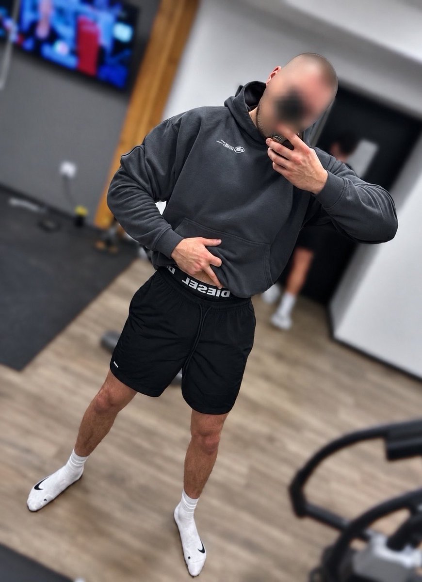 SneakMasterLife's tweet photo. Looking for a gym buddy… 👀
Who’s applying? 💪 https://t.co/TL2z6UQLW1