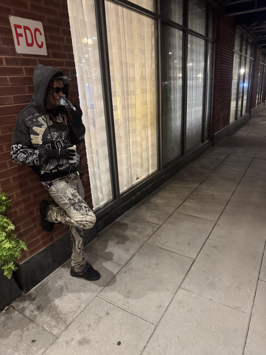 Trap24behindCam's tweet photo. Bae You Gone Love It Here 🌹 #🅿️rogrammer https://t.co/rBpvX9zG6i