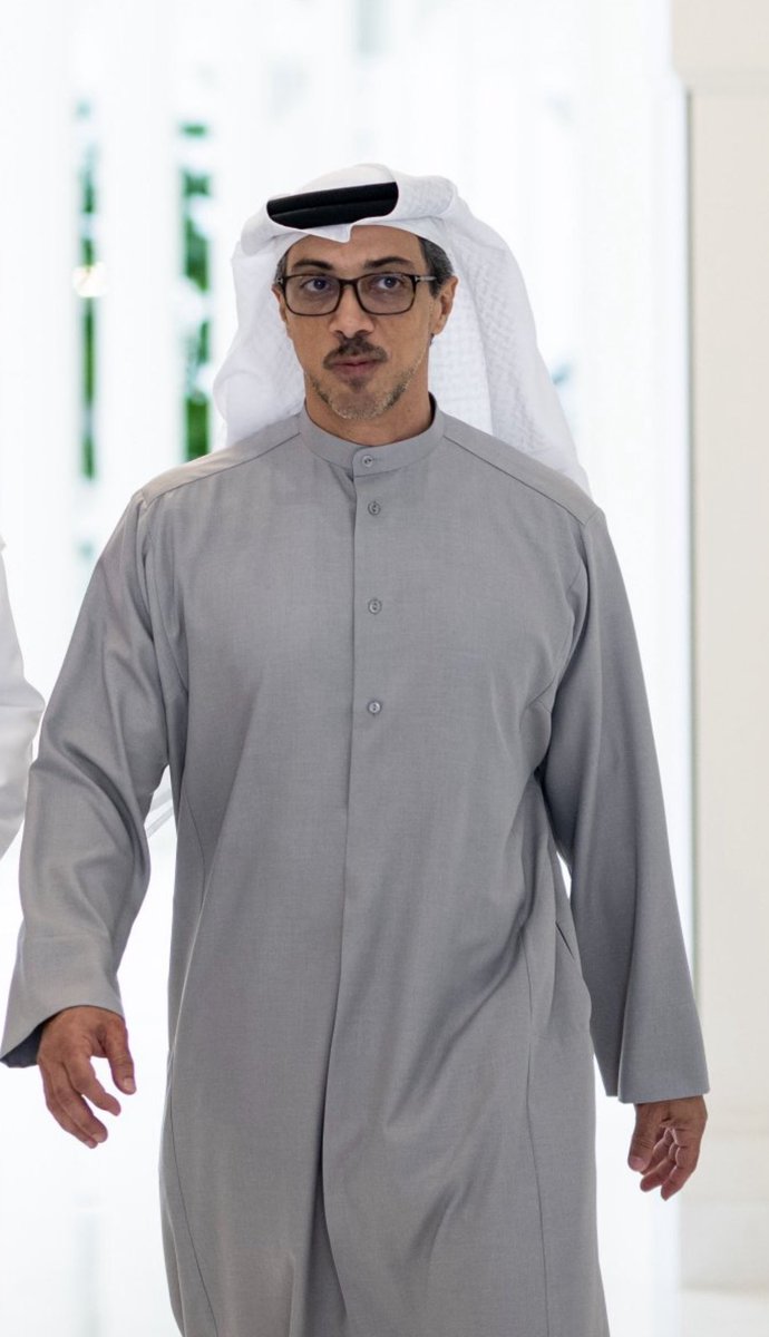 uae__o's tweet photo. ⭕️ رئيس الدولة سمو الشيخ #محمد_بن_زايد ونائبيه سمو الشيخ #منصور_بن_زايد وسمو الشيخ #طحنون_بن_زايد يسيرون بنا على خطى زايد، ومنه تعلّموا الحكمة والقيادة. 

📌 أنشهد أن الأمور الكايدة عندهم محلولة 🇦🇪 https://t.co/GliCBCw02g