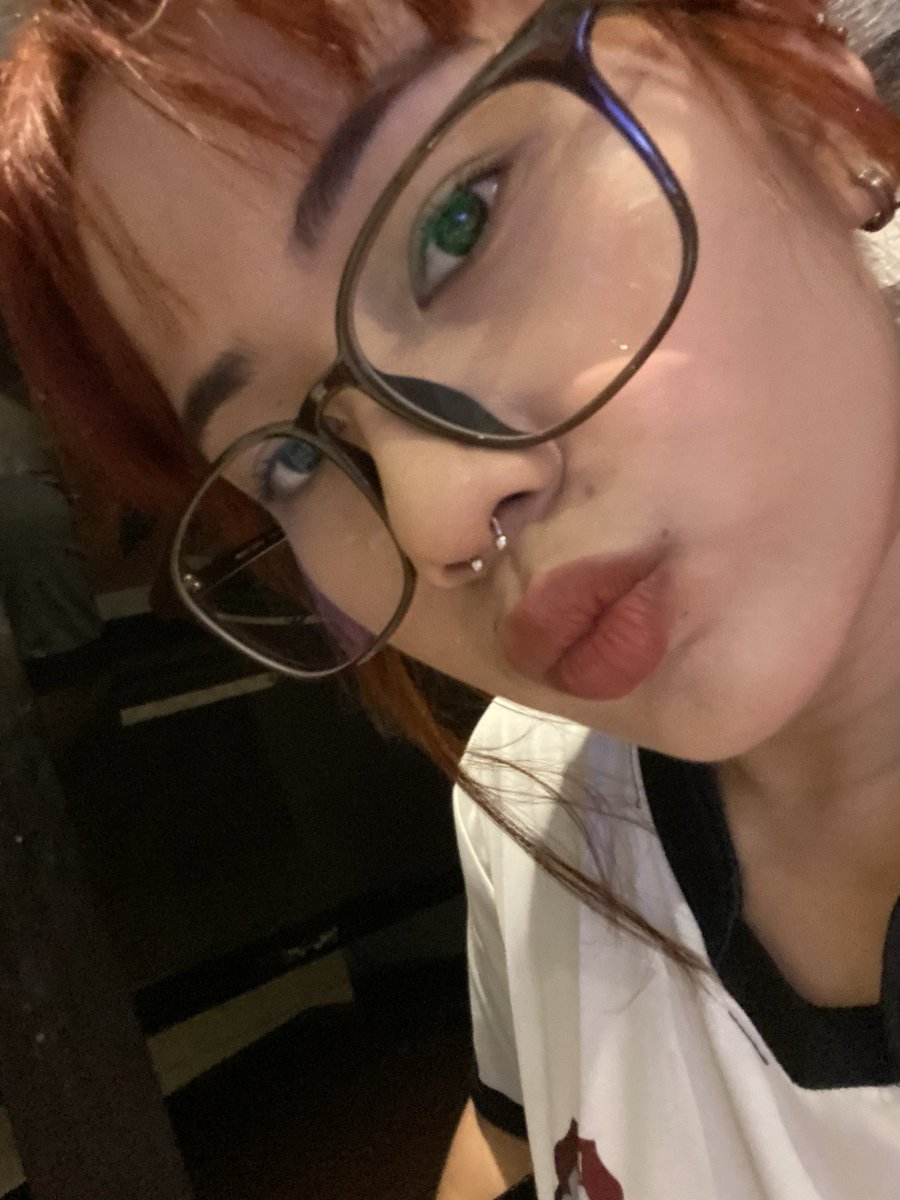 lianpbl's tweet photo. i love my makeup rn #selfietwt https://t.co/x9qAEkQLrd