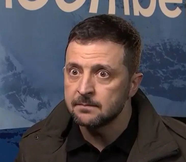 ZeroTolIE's tweet photo. The Kiev clown, once a stage comedian, now clings to the spotlight amid endless war and fading aid. How long more will he last before the final curtain drops? Watch closely.  🇮🇪: https://t.co/HwpC8xnYdB