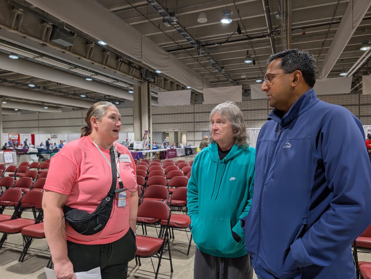RepVenkat's tweet photo. I got a behind-the-scenes look at the incredible work being done by Mission of Mercy Pittsburgh, which organizes a free dental &amp; vision clinic at @Pittsburgh_DLCC treating thousands of patients. Thanks to everyone who donated services &amp; funds to make this critical event possible! https://t.co/KeYrX3Oifx