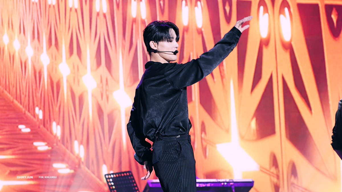Ohmyjun_com's tweet photo. [VID] 261018 NOL FESTIVAL SUPER LIVE STAGEㅣXIA 김준수 - Beat’s Knockin

🎥 https://t.co/x2VZWMyNpY

#XIA #김준수 #시아준수 #XIA준수 #ジュンス #JUNSU #金俊秀 https://t.co/Rhhfcfnz0F