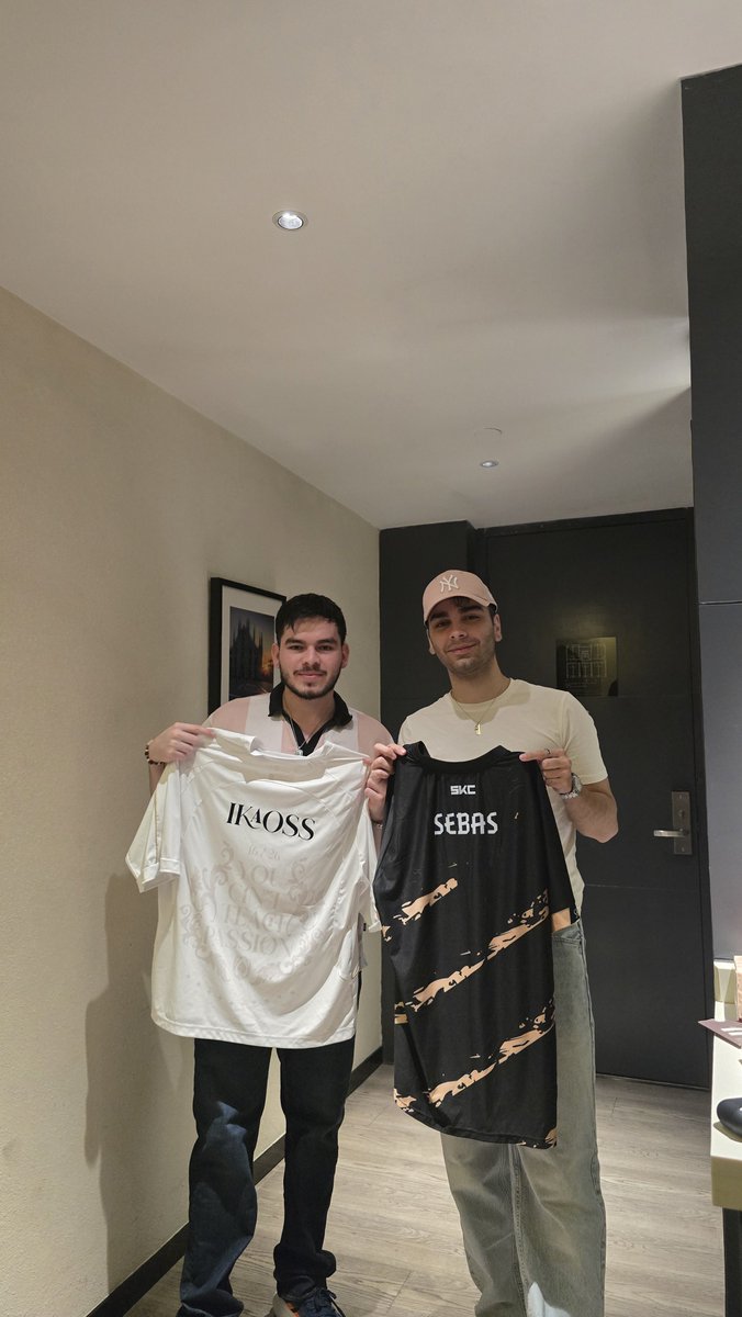 sebasBs_21's tweet photo. Al menos uno pudo hacer worlds 🥲
Suerte en Japón @iKaoss11 🫂💜 https://t.co/kaBfnmFYRA
