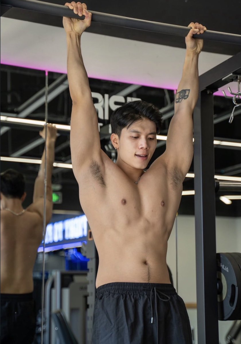 Delv845087's tweet photo. koko pull up gapake baju gini biar boti boti pada sange mau ciumin ketek dan jilat tete koko https://t.co/uWuWPlotJt