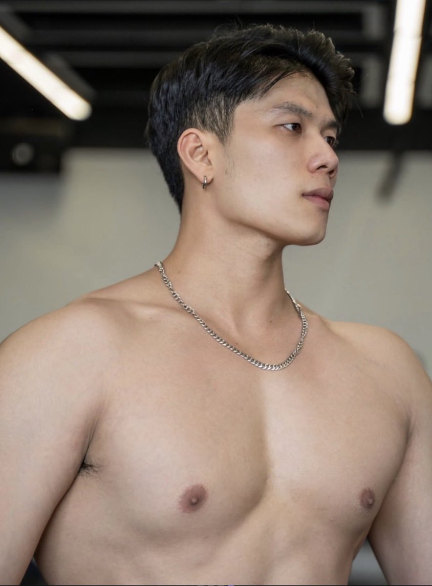 Delv845087's tweet photo. koko pull up gapake baju gini biar boti boti pada sange mau ciumin ketek dan jilat tete koko https://t.co/uWuWPlotJt