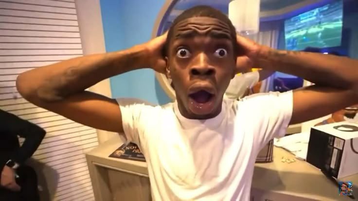 vmohv's tweet photo. french people when you tell them to burn down actual institutions that are responsible for their issues instead of looting small businesses https://t.co/YjEQsomsCi