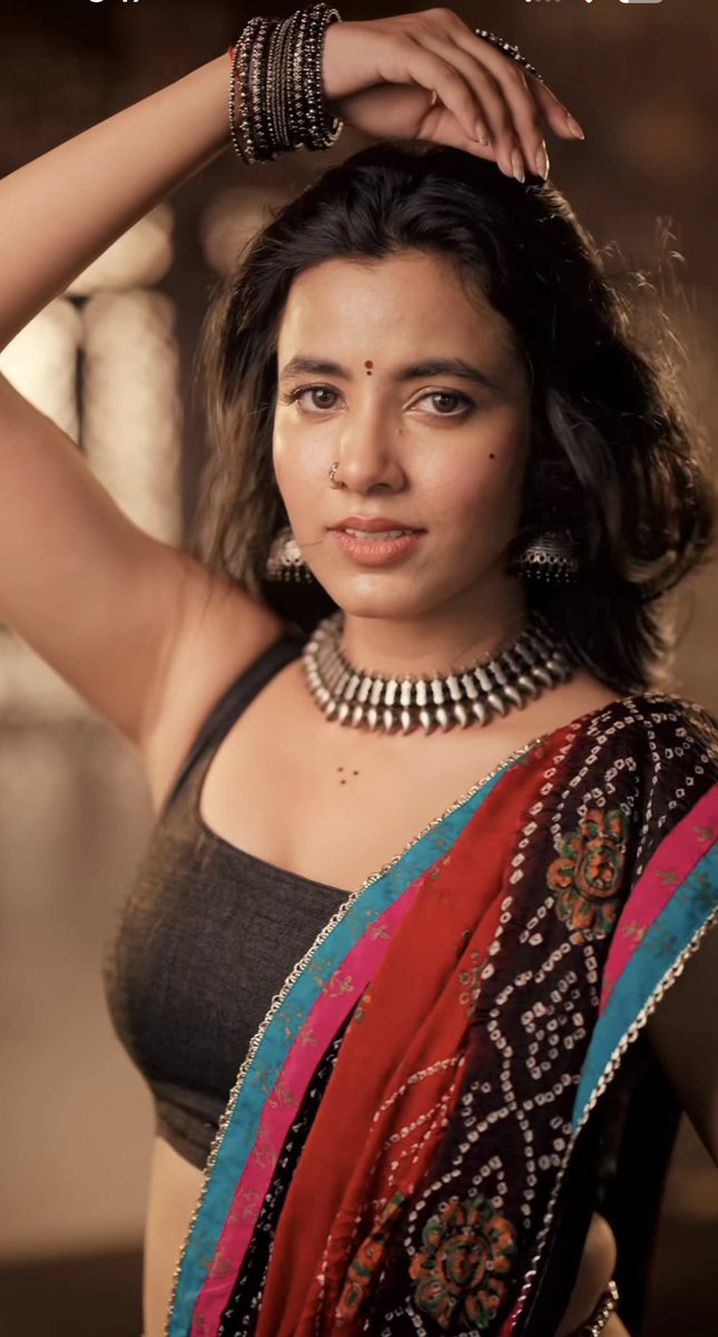 Sweetteasee69's tweet photo. Little cleavage, clean  pits what more needed to attract she is Damnn hot 
#ShivaniNagaram https://t.co/iO6lPZHWyc