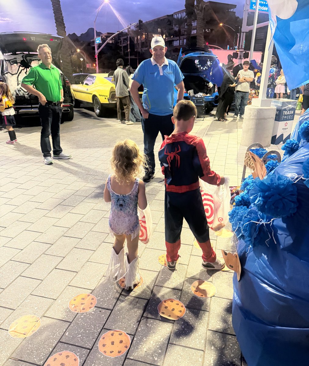 DrJasonBegalke's tweet photo. Spider-Man meet @taylorswift13, with a little Cookie Monster throw into the mix!!
#ShareHope ๐ป https://t.co/uJSRni1za1