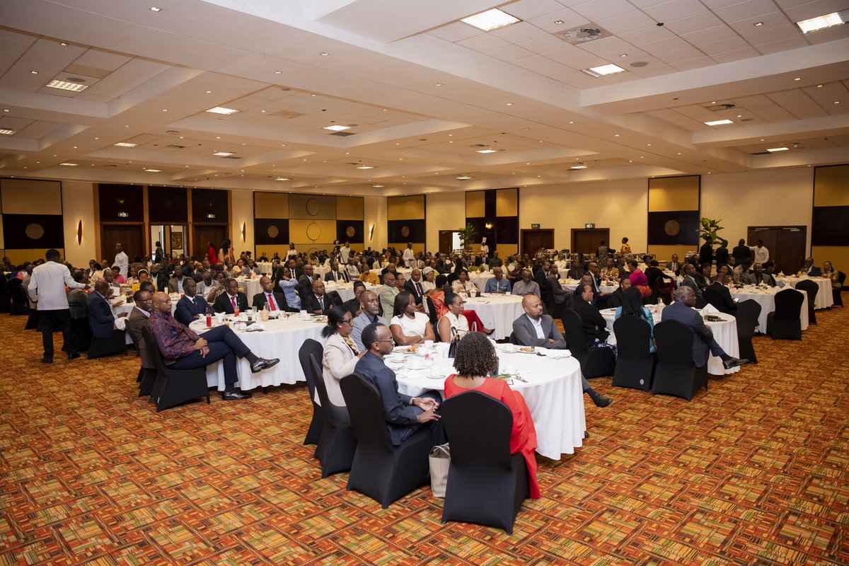 BPRbankrw's tweet photo. Our MD, @Peshmutesi, participated in a panel discussion on “Transformational Leadership in the Finance Sector” at today’s Rwanda Leaders Fellowship monthly Prayer Breakfast.

The event was well attended by leaders from across the financial sector, with the Deputy Governor of the National Bank of Rwanda @Nbarigye delivering the keynote address.

 #ForPeopleForBetter